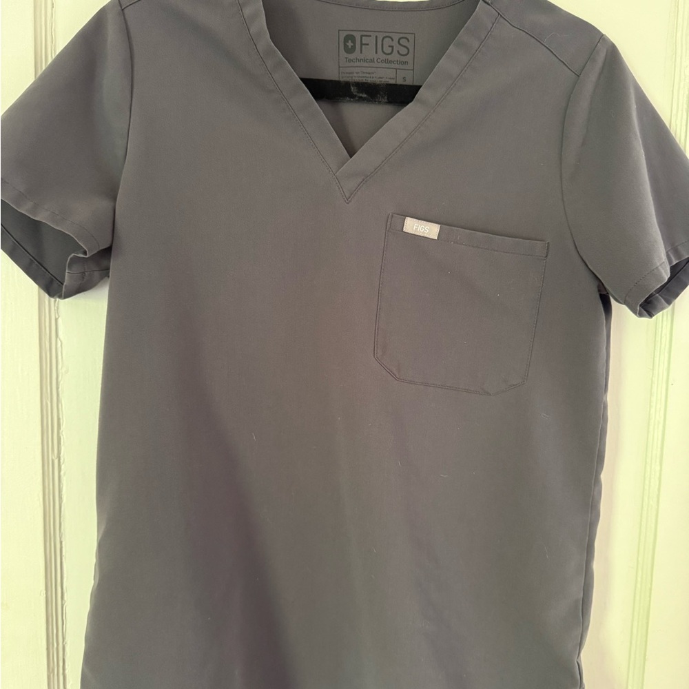 FIGS Women’s Scrub Top